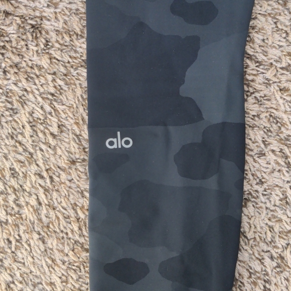 ALO Yoga Vapor High Waist Leggings Black Camo - Picture 4 of 5
